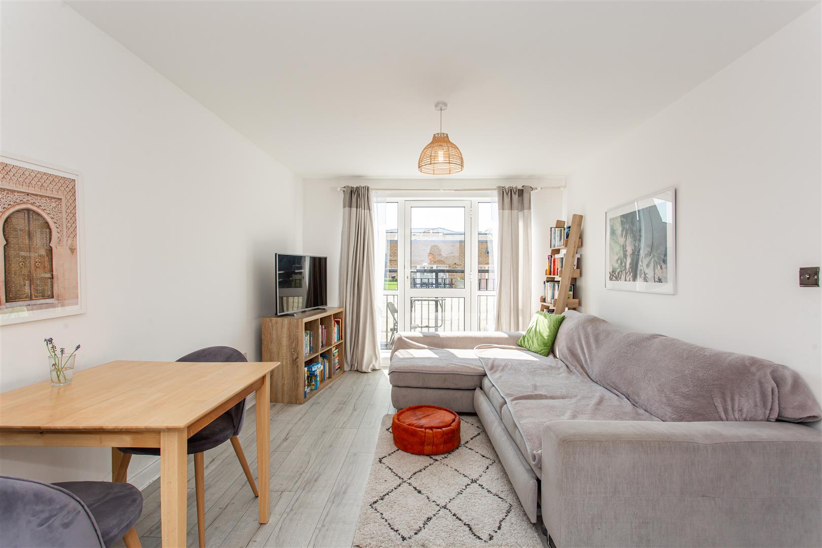 2 bed property in Horseley Court, Candle Street, Stepney Green